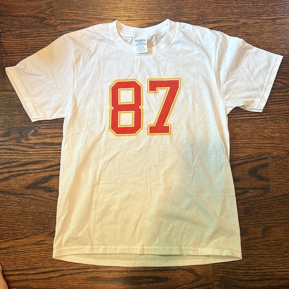 Travis Kelce 87 Shirt, Boys Medium (226) - Picture 2 of 6